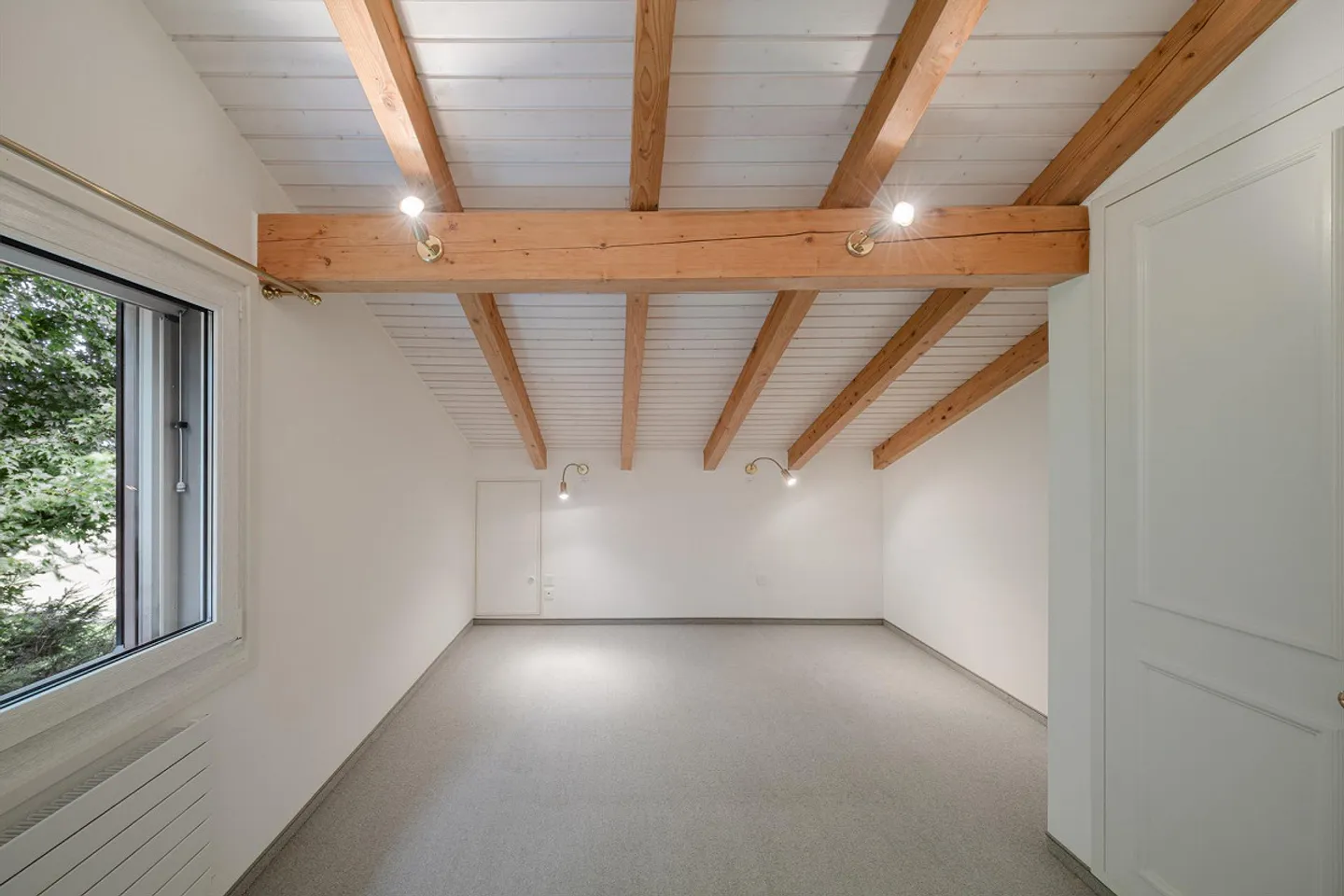 Affascinante casa di 5,5 stanze con vista unica e piscina interna - Foto 9 di 14