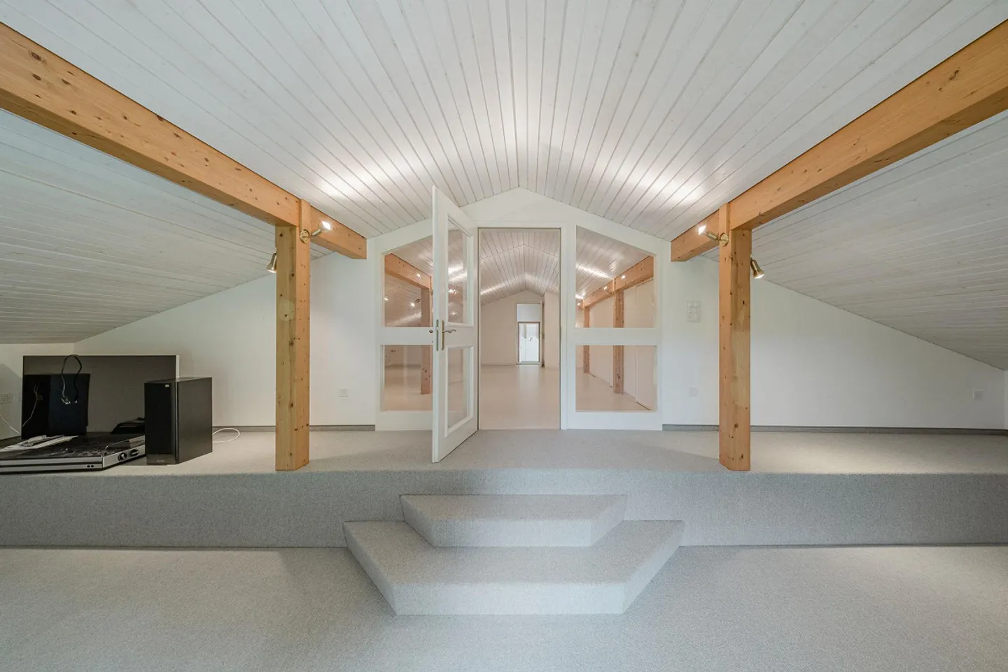 Affascinante casa di 5,5 stanze con vista unica e piscina interna - Foto 10 di 14