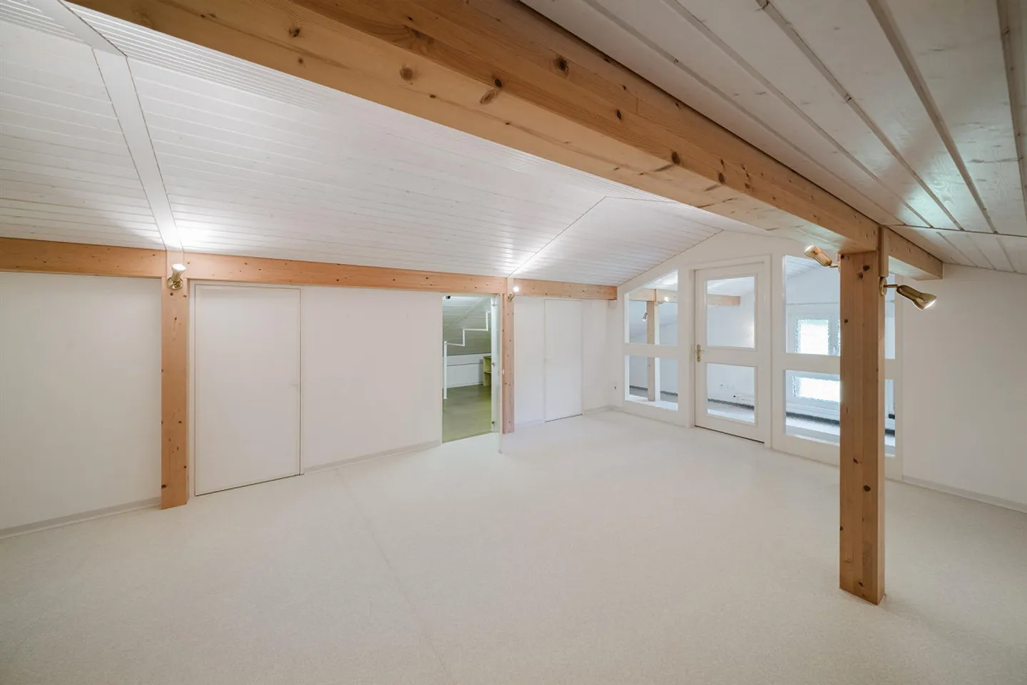 Affascinante casa di 5,5 stanze con vista unica e piscina interna - Foto 11 di 14