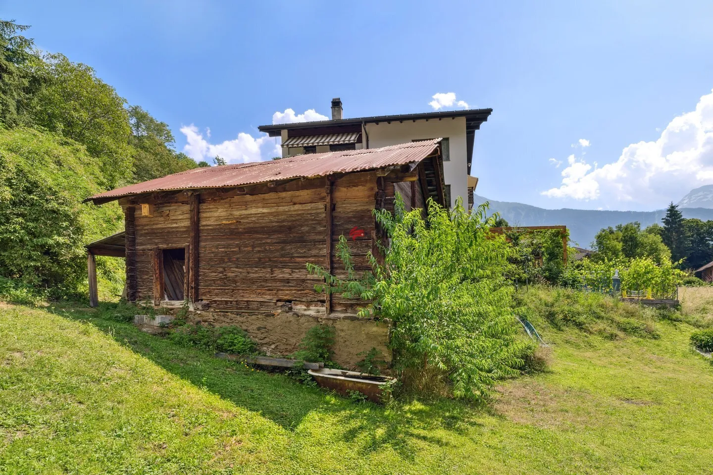 Grange avec parcelle constructible - Photo 1 sur 4