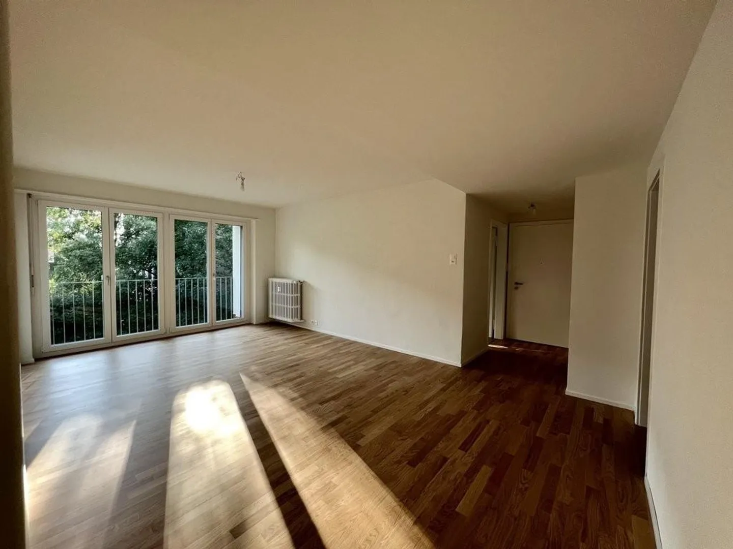 Appartement rénové dans le quartier de Gellert près de la gare SBB - Photo 4 sur 4