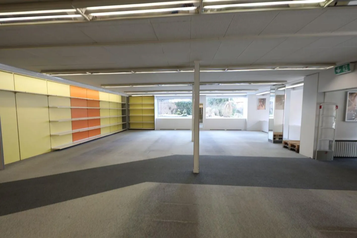 Grand espace commercial au rez-de-chaussée - Photo 3 sur 17