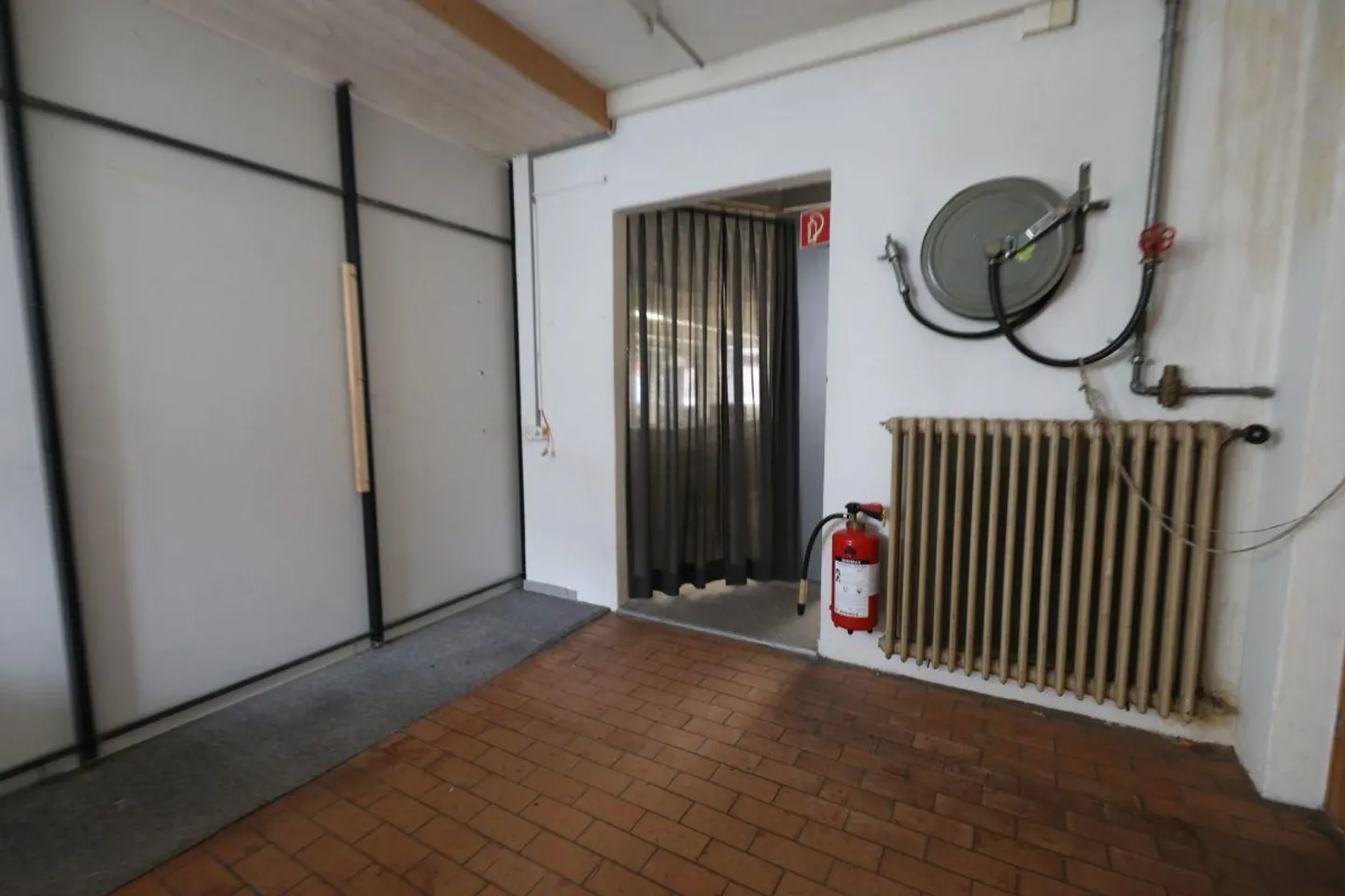 Grand espace commercial au rez-de-chaussée - Photo 11 sur 17