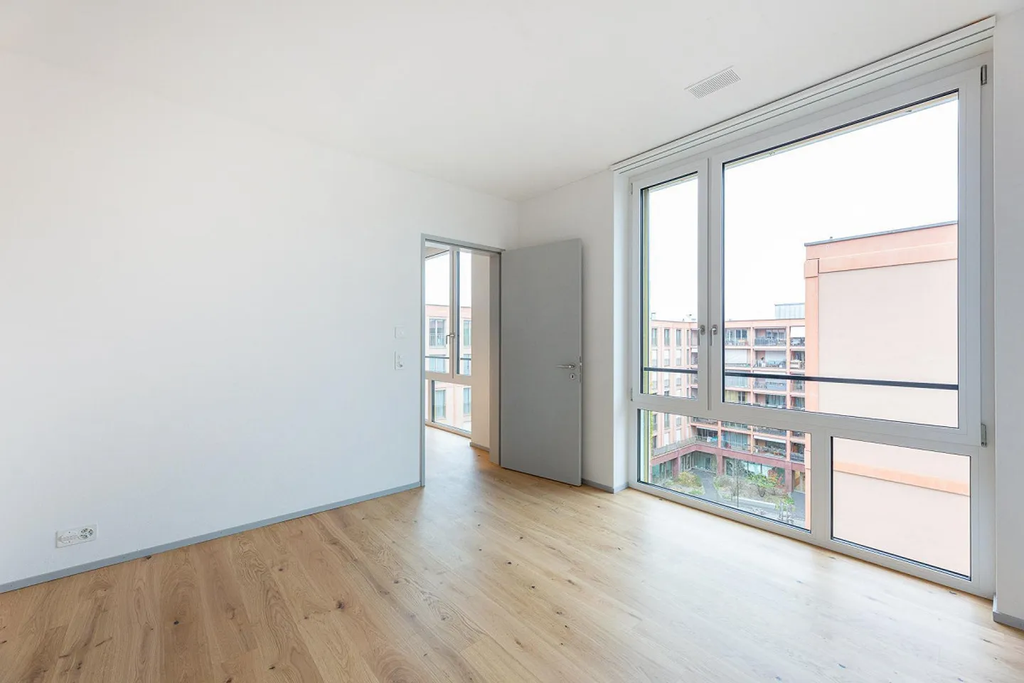 RIDUZIONE DEL PREZZO: Appartamento nuovo da sogno con una disposizione ideale degli spazi! - Foto 3 di 9