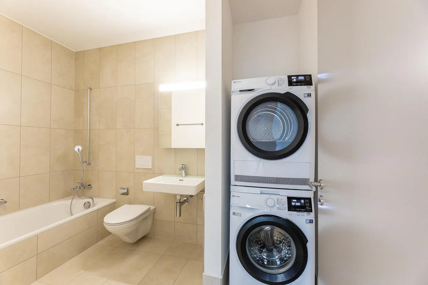 RIDUZIONE DEL PREZZO: Appartamento nuovo da sogno con una disposizione ideale degli spazi! - Foto 7 di 9