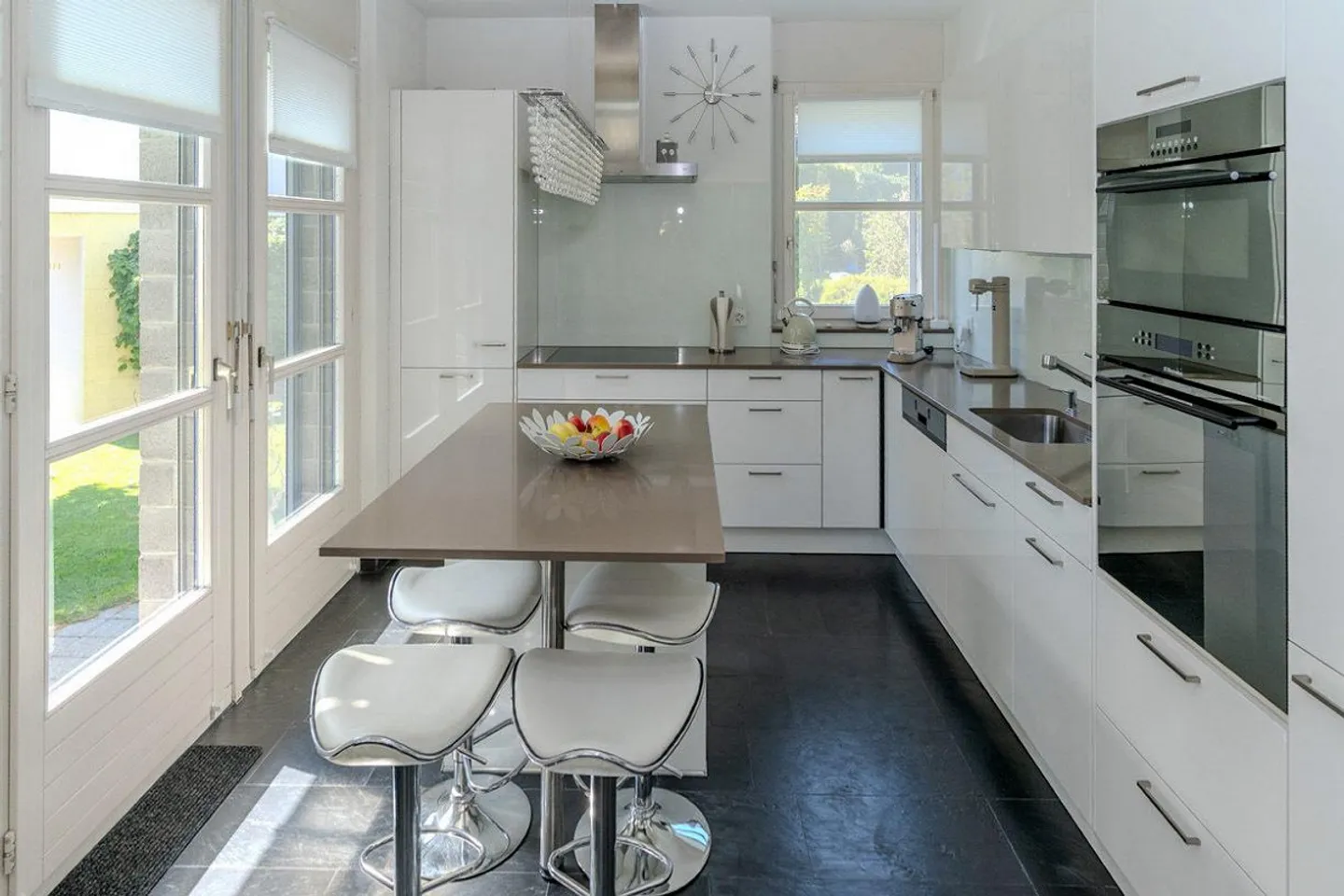 Casa unifamiliare con oasi di giardino - Foto 6 di 12
