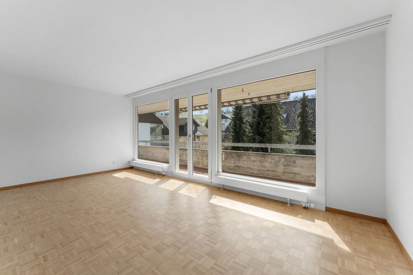 Appartement spacieux de 4,5 pièces avec balcon dans un emplacement central - Photo 5 sur 21