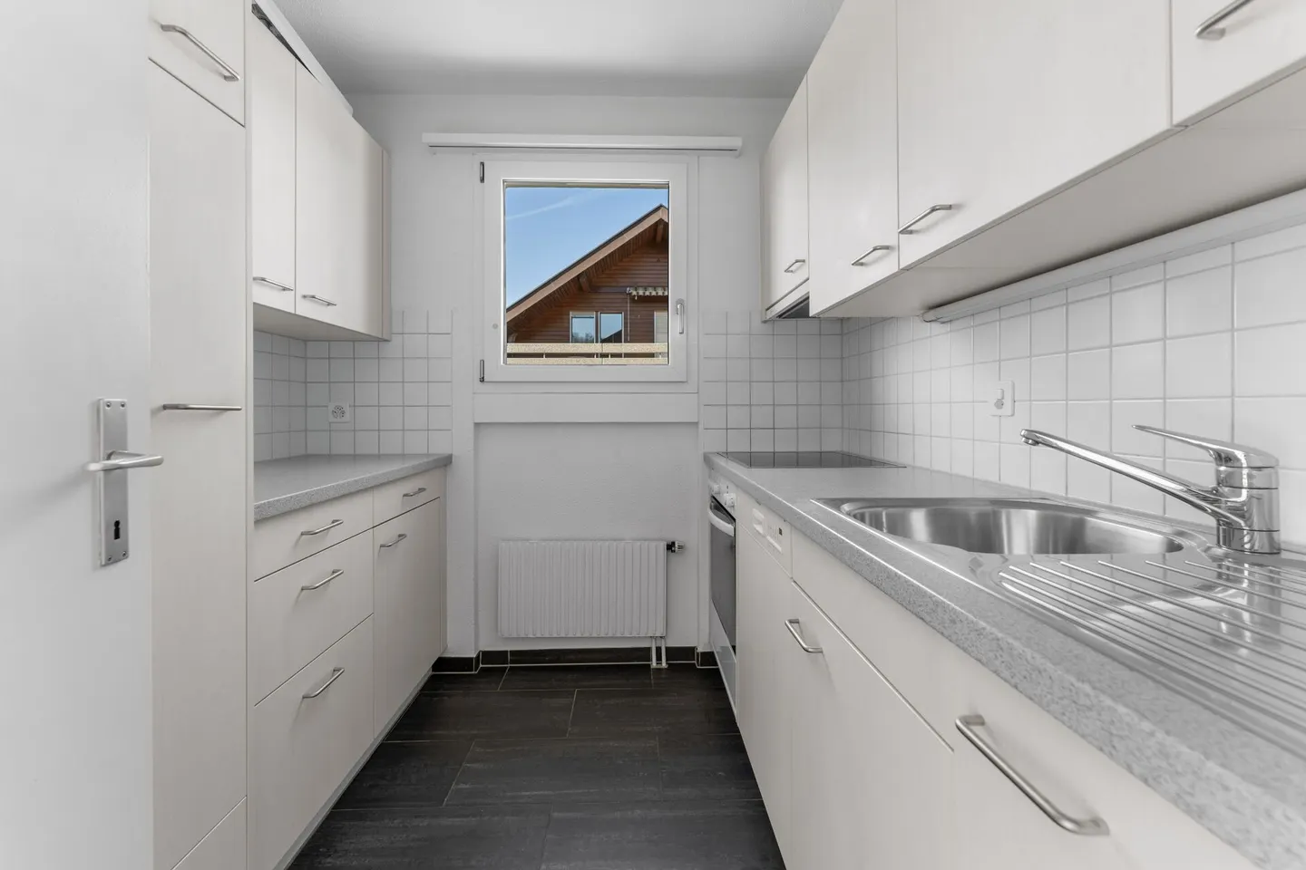 Appartement spacieux de 4,5 pièces avec balcon dans un emplacement central - Photo 7 sur 21
