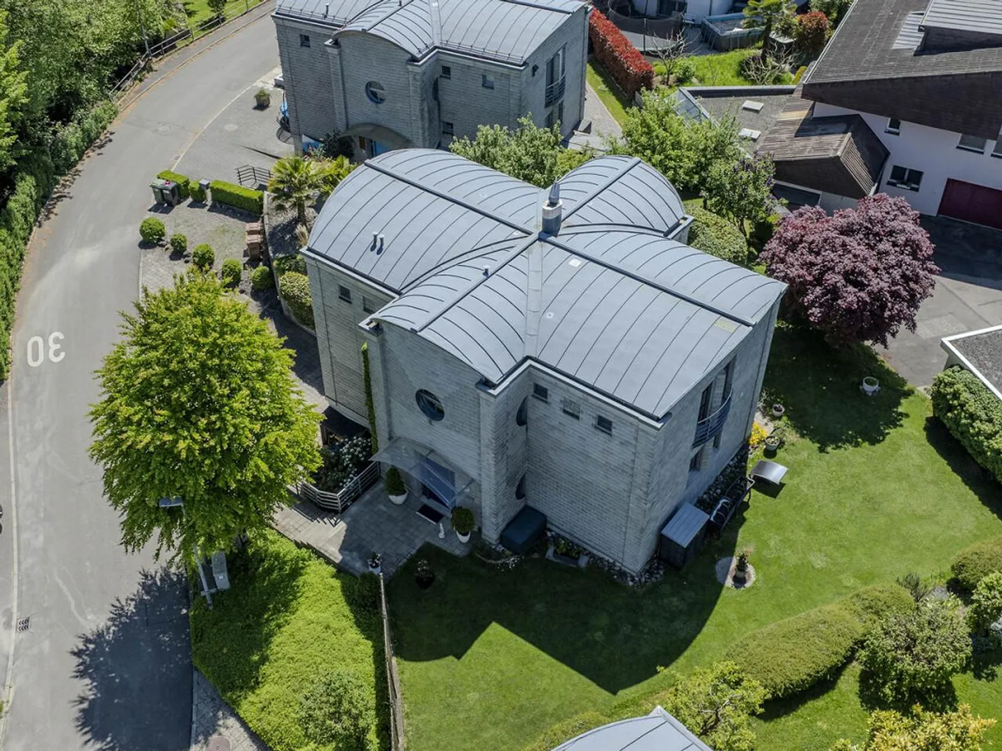 Casa unifamiliare con oasi di giardino - Foto 3 di 12