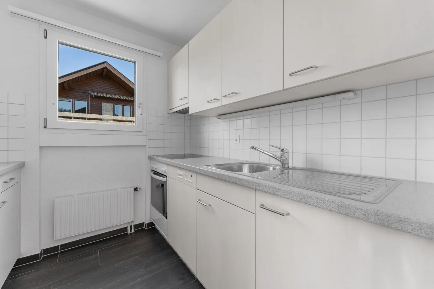 Appartement spacieux de 4,5 pièces avec balcon dans un emplacement central - Photo 8 sur 21