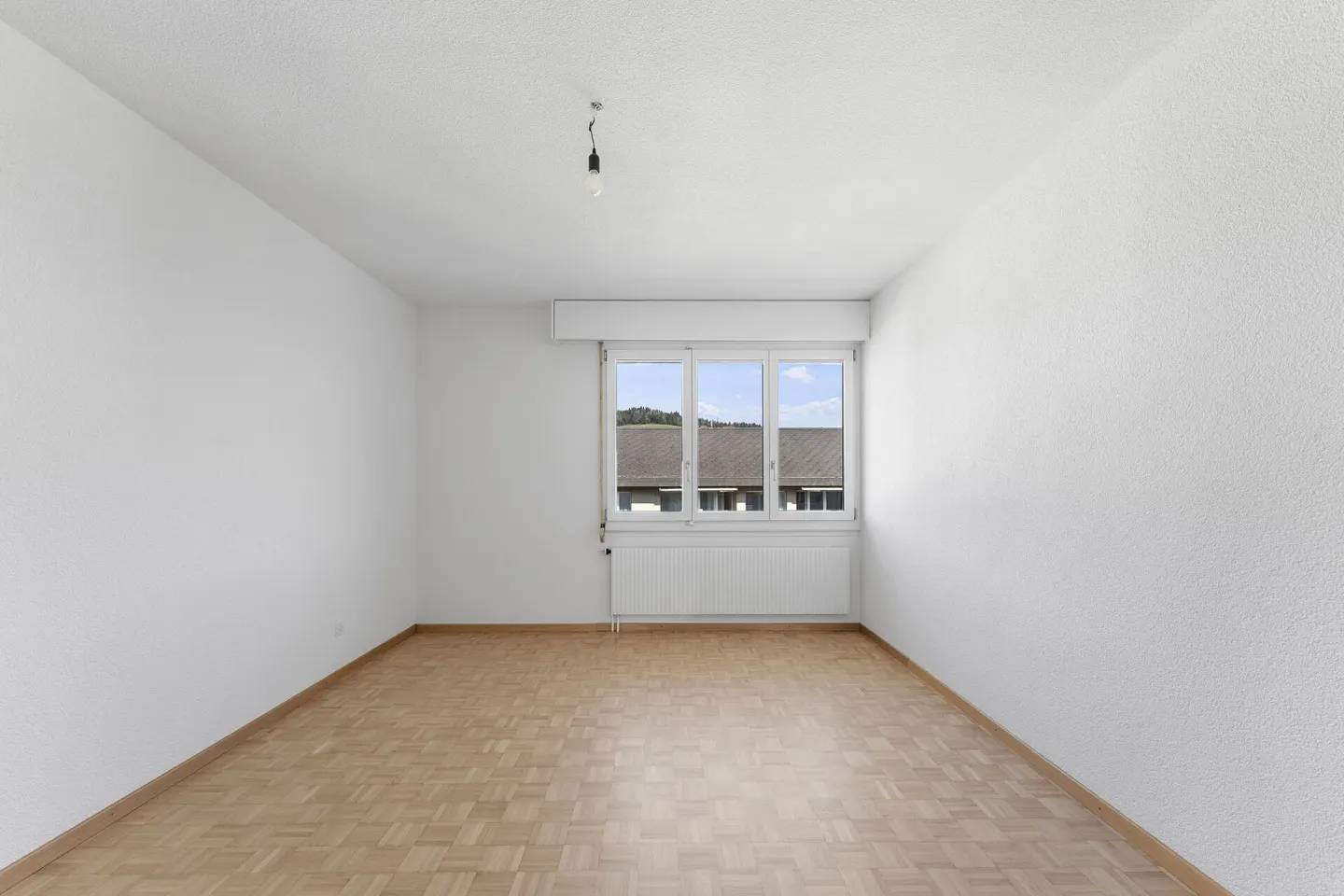 Appartement spacieux de 4,5 pièces avec balcon dans un emplacement central - Photo 10 sur 21