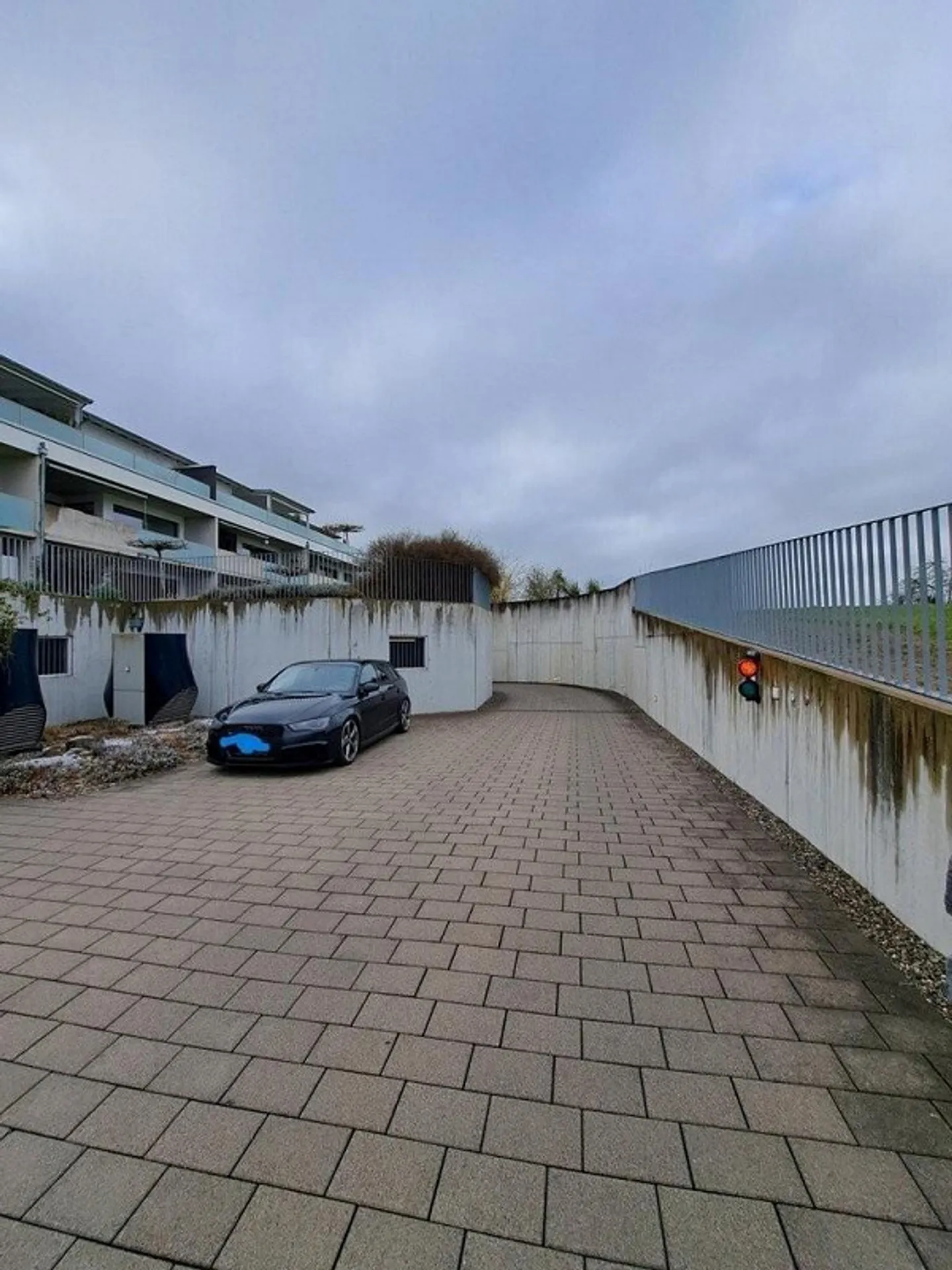 Avez-vous encore besoin d'une place de parking ? - Photo 1 sur 4