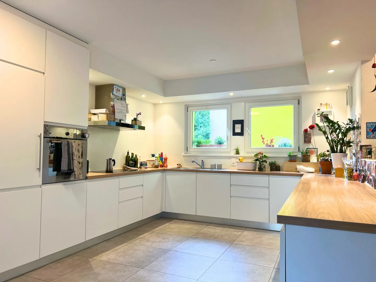 Belle maison individuelle sur trois étages, rénovée et avec son propre jardin - Photo 2 sur 14