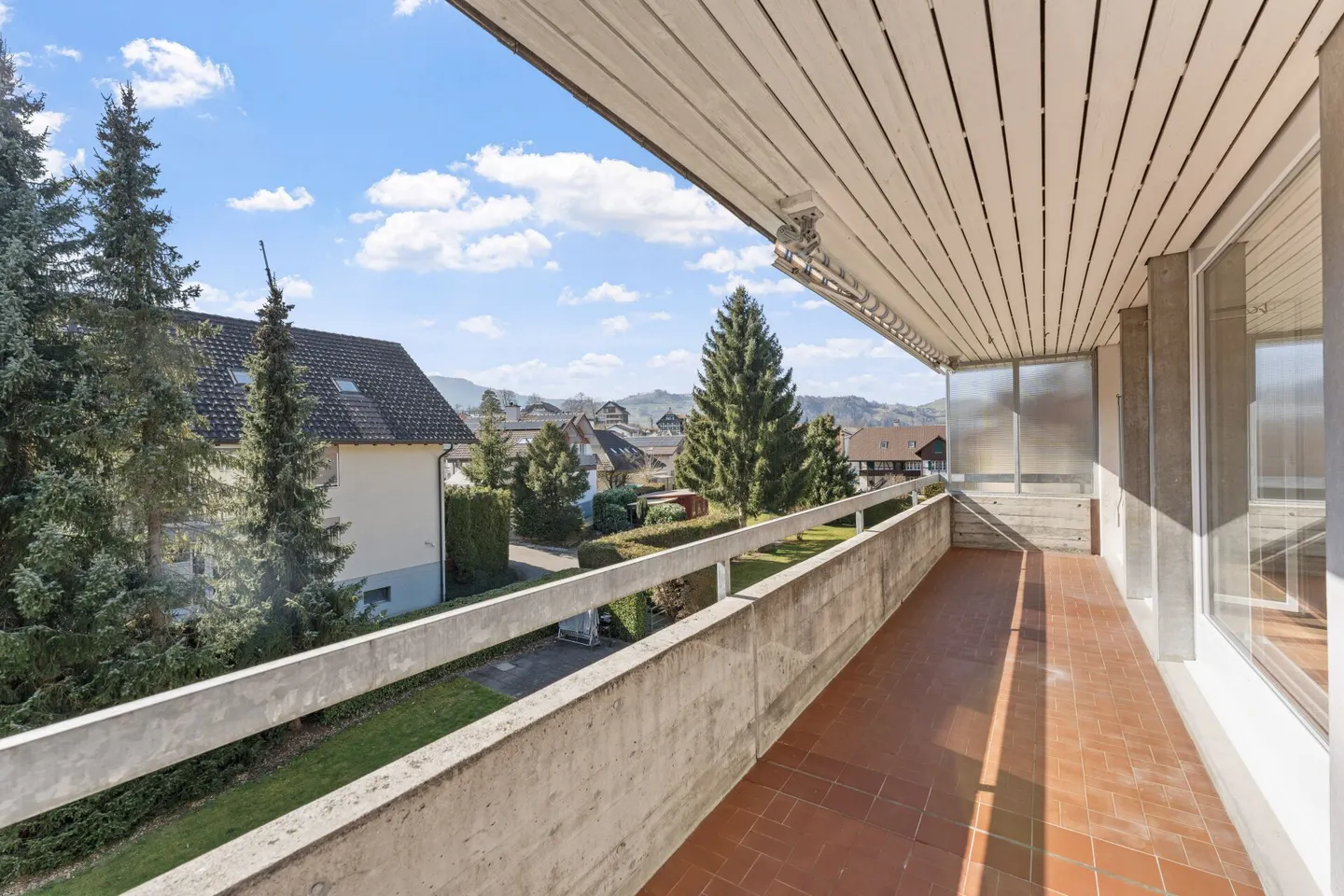 Appartement spacieux de 4,5 pièces avec balcon dans un emplacement central - Photo 18 sur 21