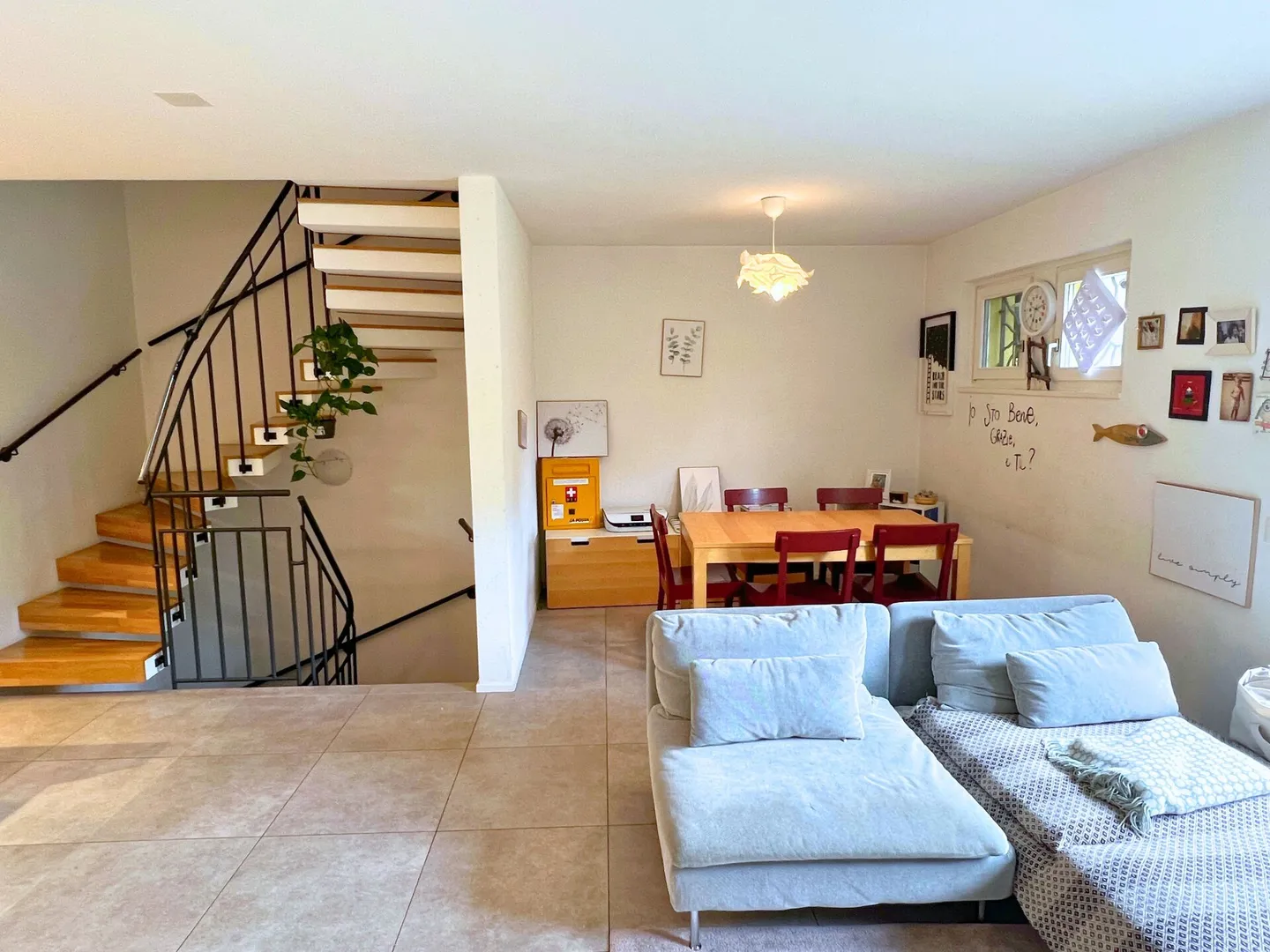 Belle maison individuelle sur trois étages, rénovée et avec son propre jardin - Photo 1 sur 14