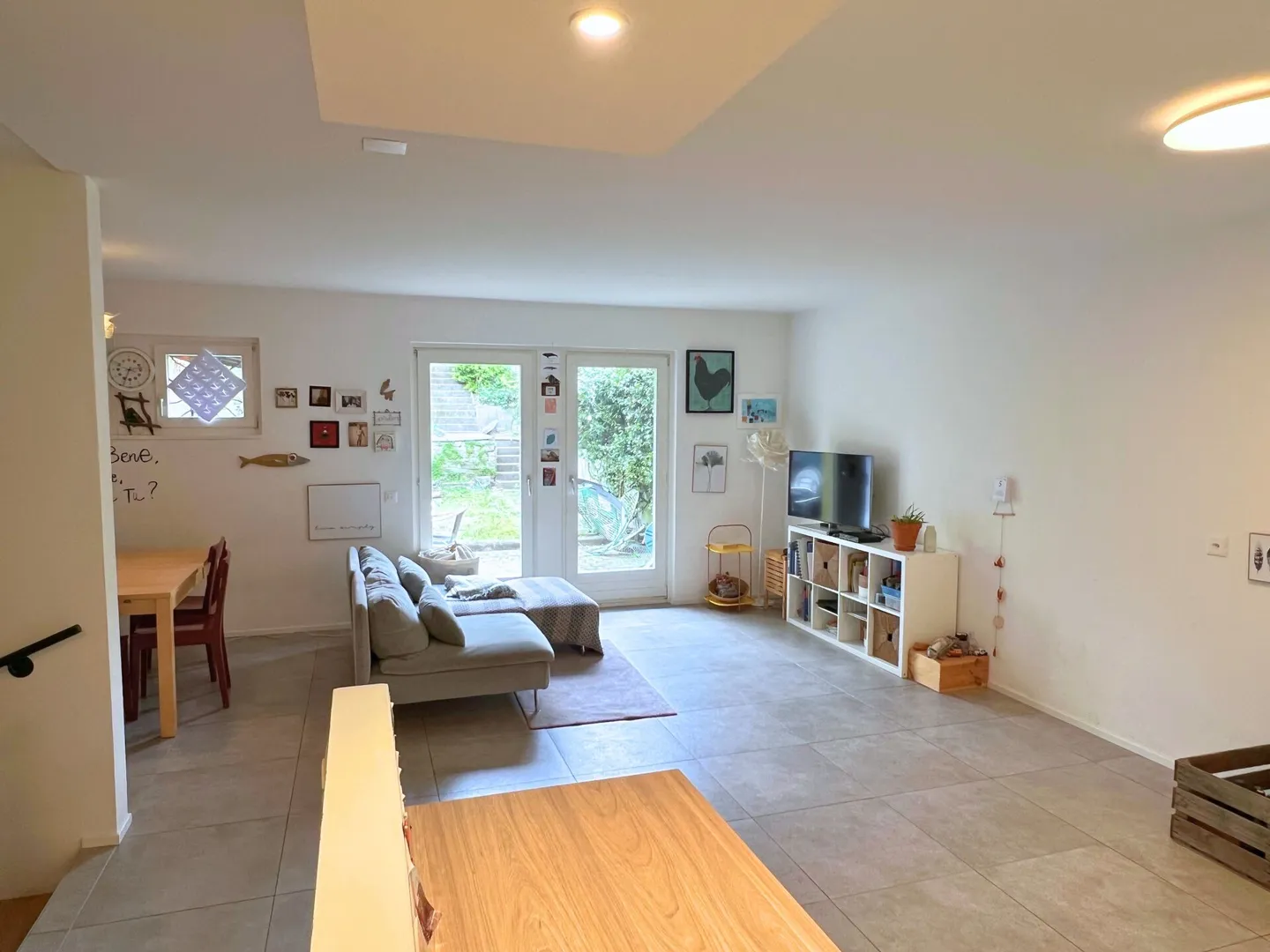 Belle maison individuelle sur trois étages, rénovée et avec son propre jardin - Photo 3 sur 14