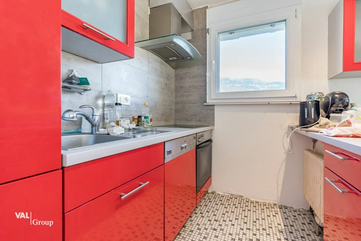 Ideal for Investors - 3.5 Rooms Renovated, Rented - Photo 2 of 9