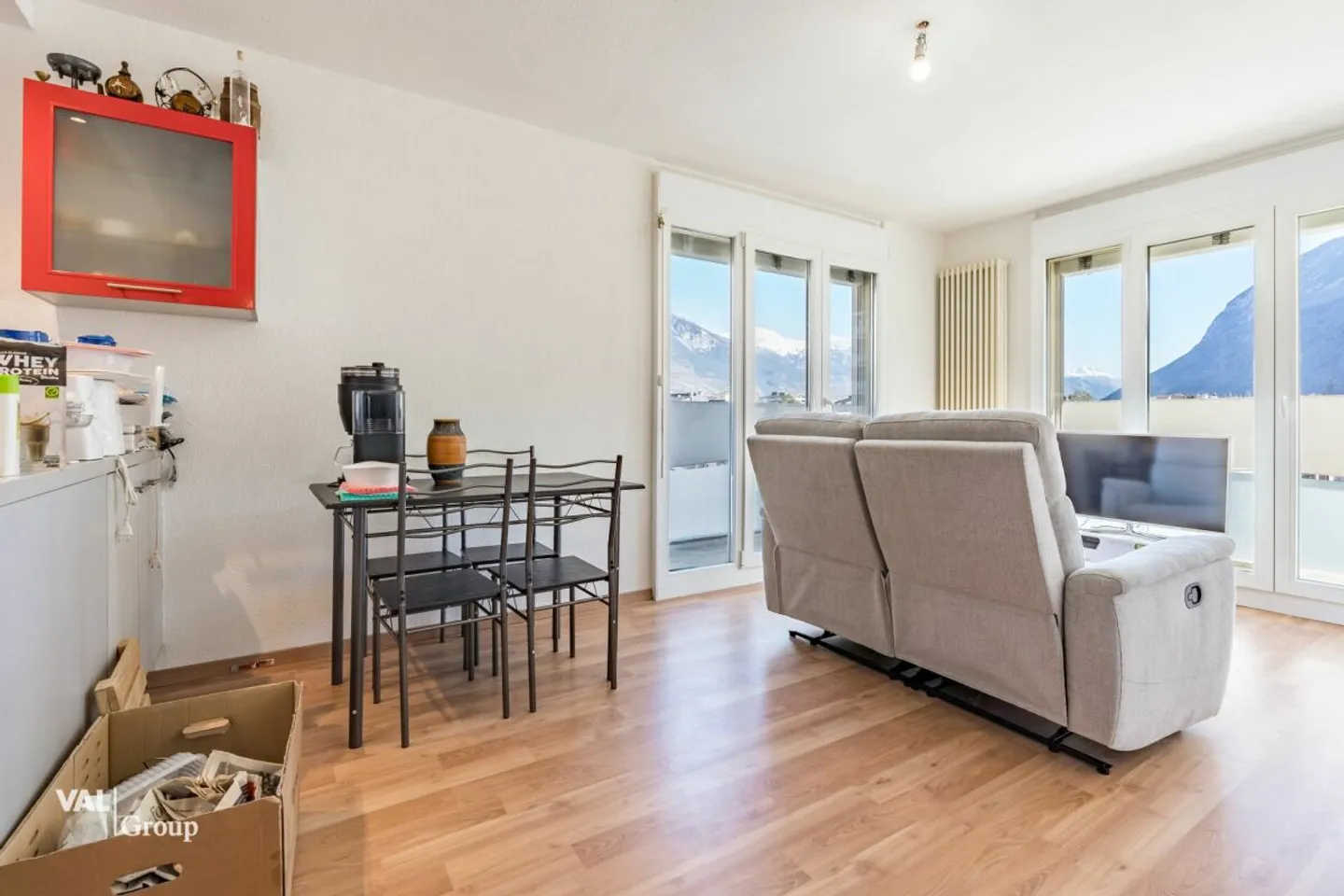 Ideal for Investors - 3.5 Rooms Renovated, Rented - Photo 4 of 9