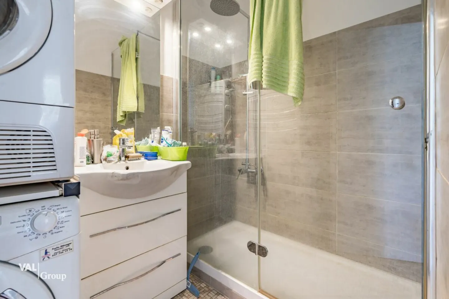 Ideal for Investors - 3.5 Rooms Renovated, Rented - Photo 7 of 9