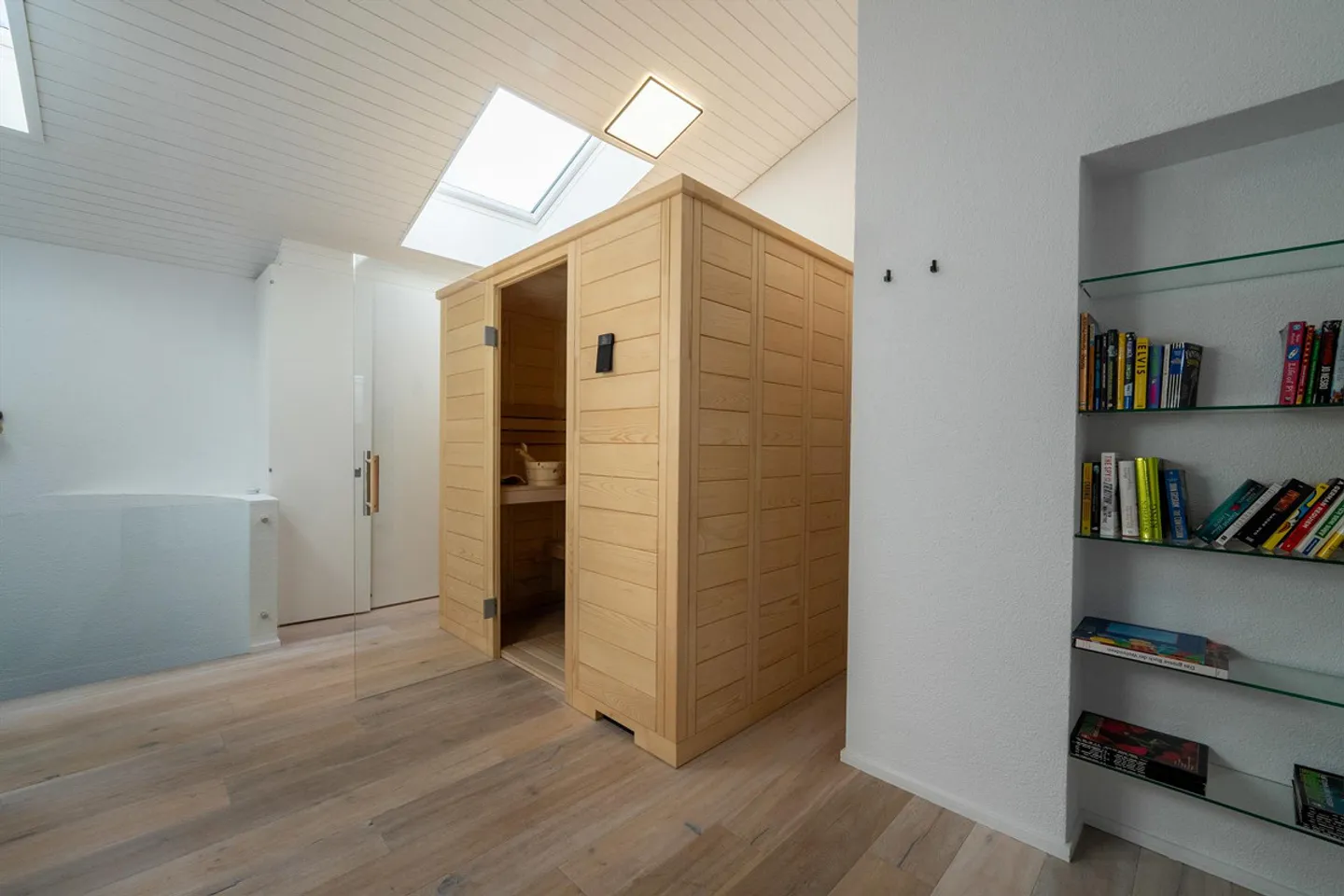 Ampio appartamento duplex nel cuore di Vitznau - Foto 3 di 6