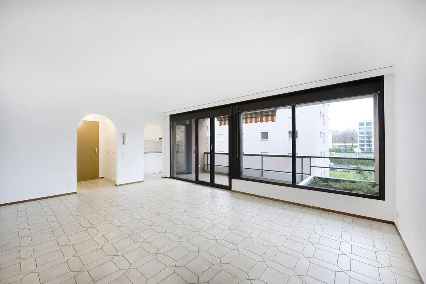 3.5 Room Apartment - Photo 4 of 7