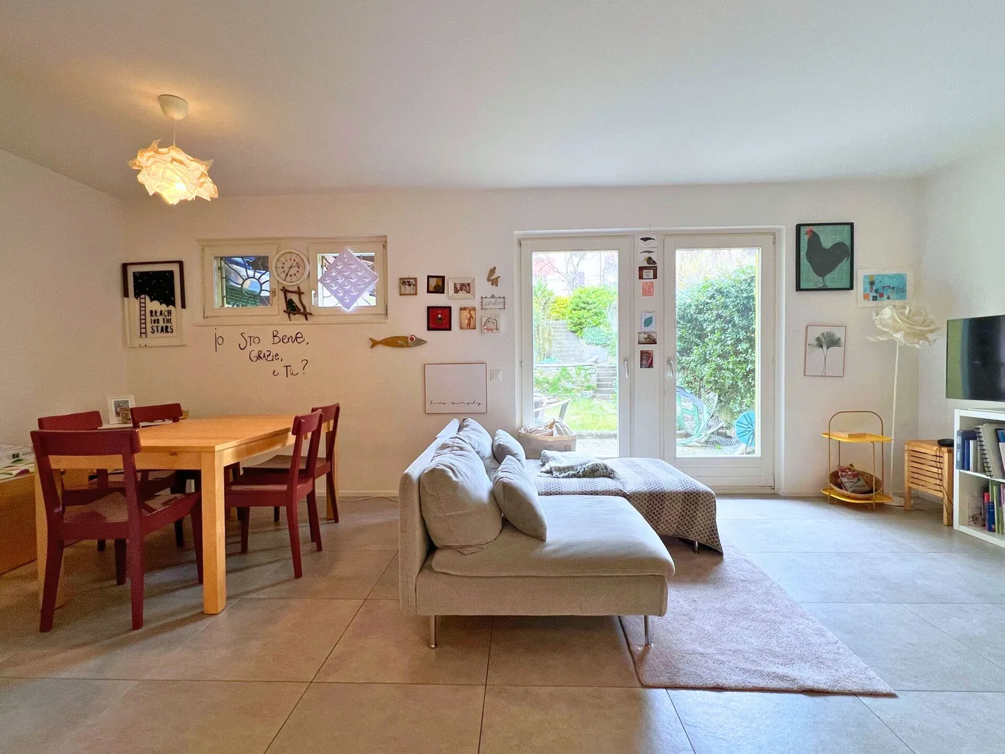 Belle maison individuelle sur trois étages, rénovée et avec son propre jardin - Photo 4 sur 14