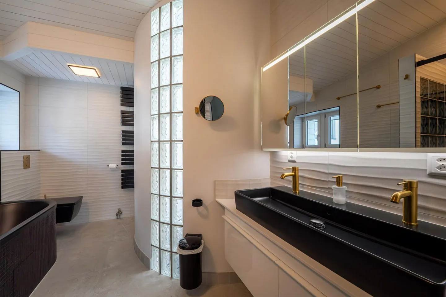 Ampio appartamento duplex nel cuore di Vitznau - Foto 4 di 6