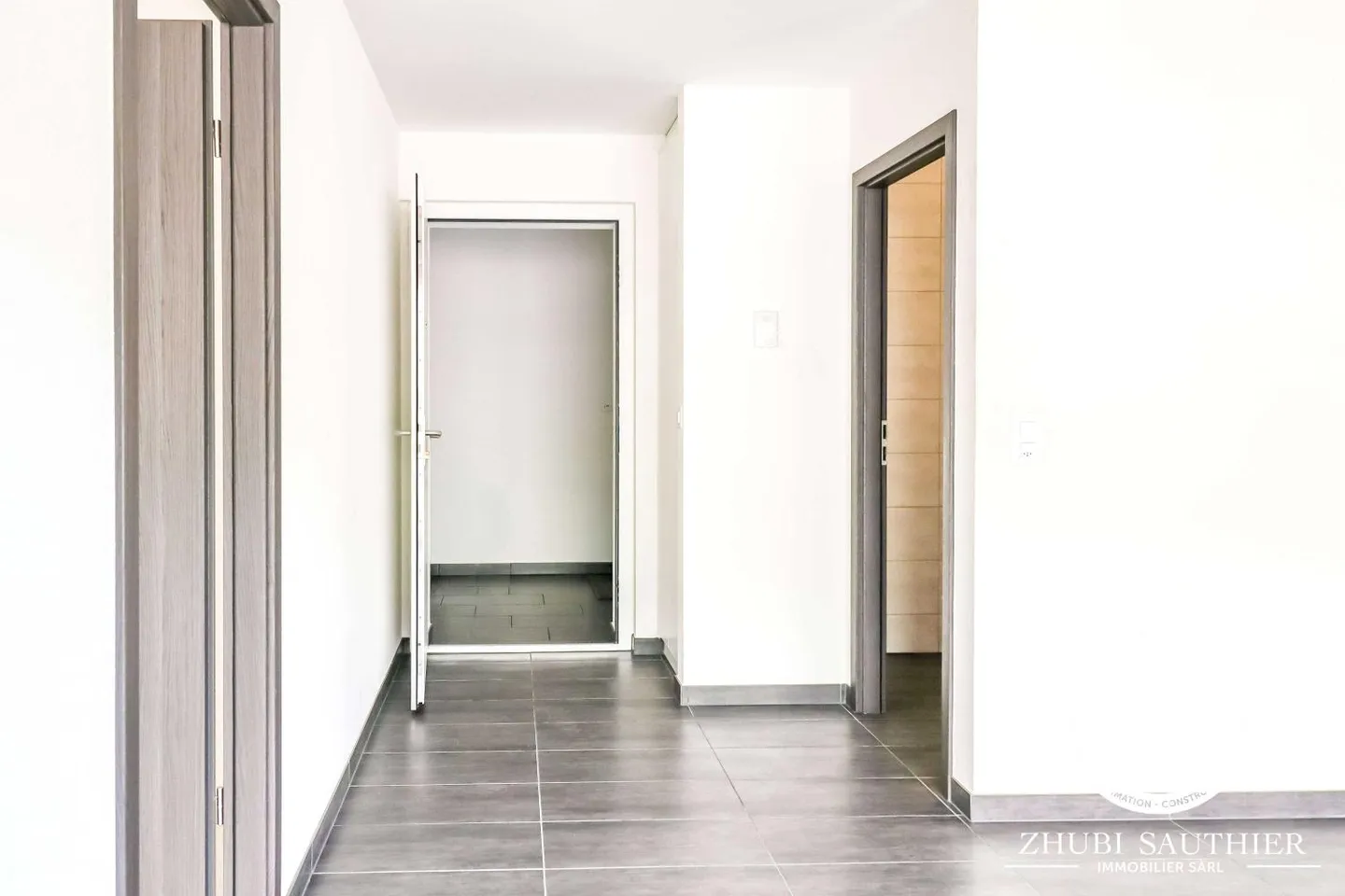 Two and a half room apartment in Sierre - Photo 3 of 13