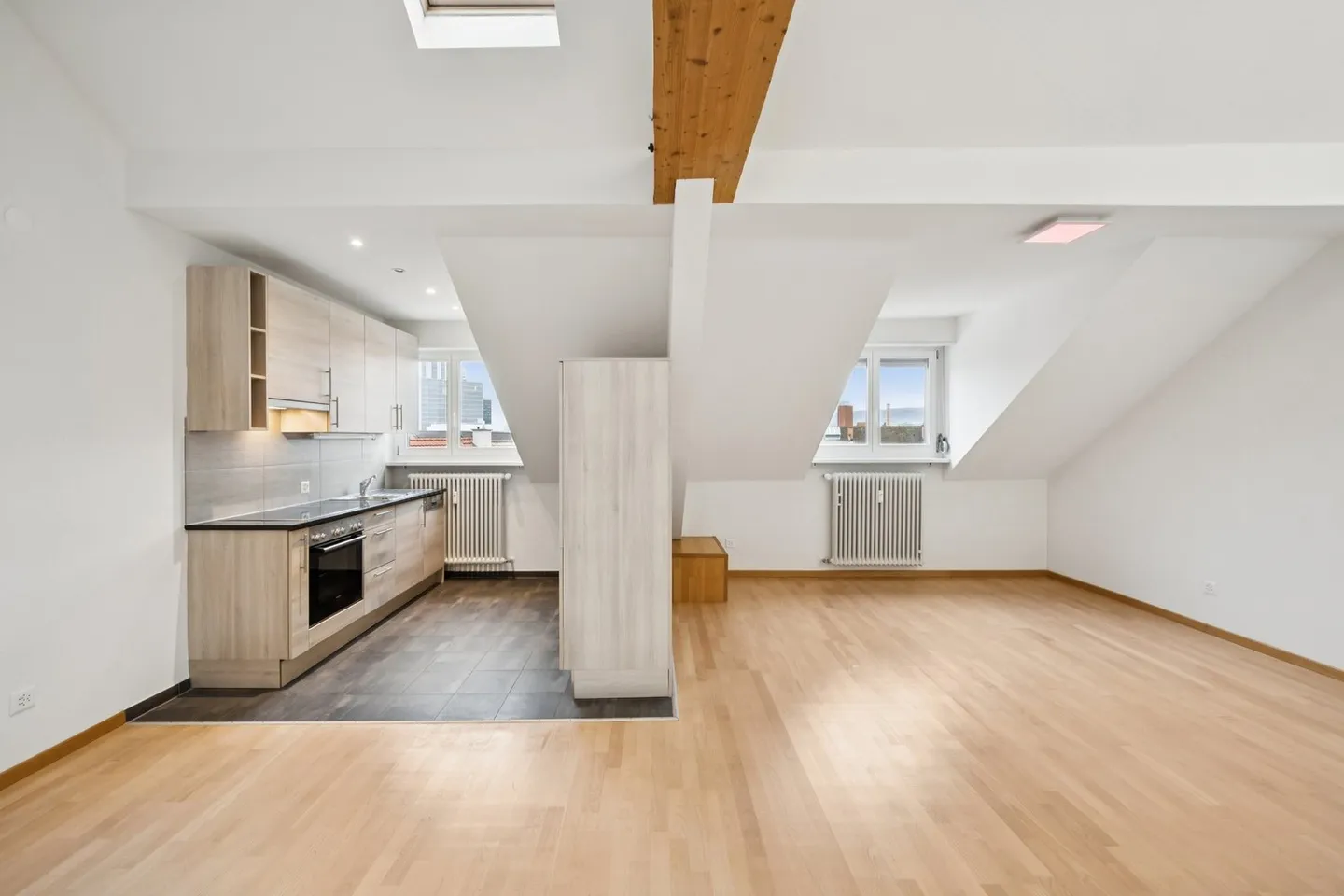 Moderne, helle & grosszügige DACHWOHNUNG - Foto 4 von 8