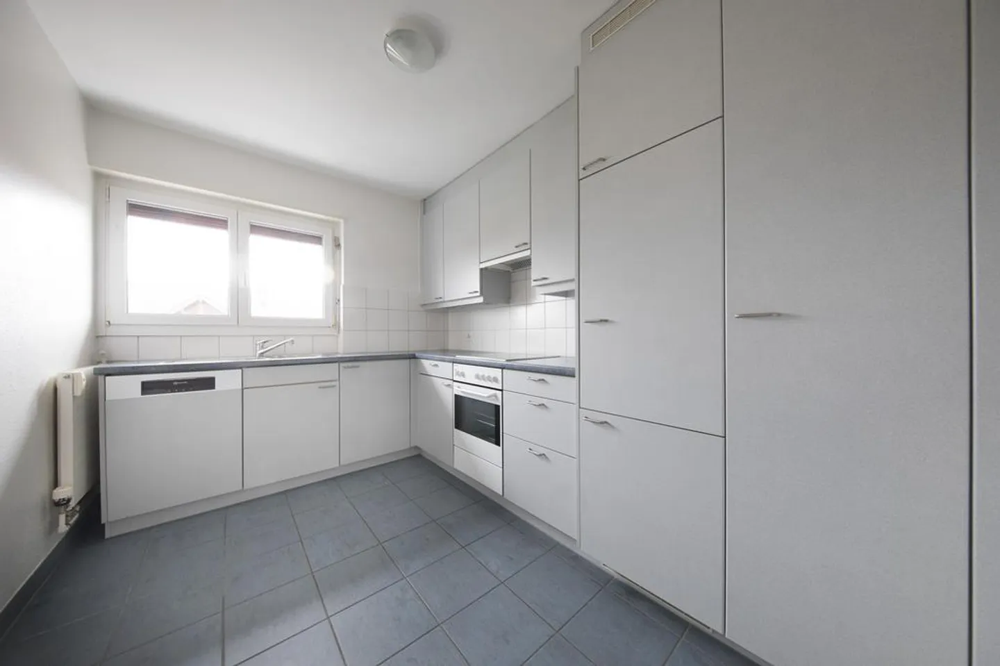 Ampio appartamento di 4 stanze in una bella posizione! - Foto 3 di 10