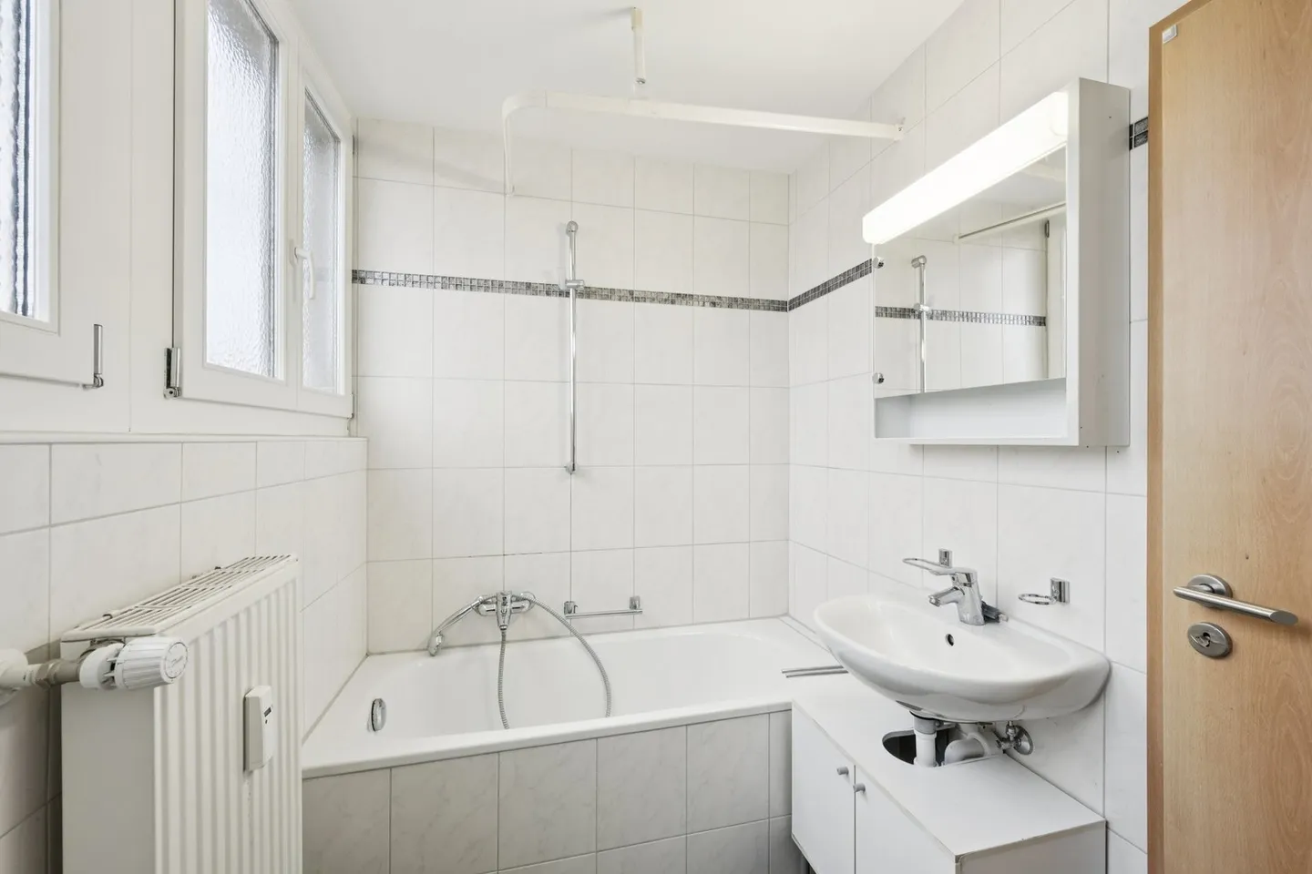 Moderne, helle & grosszügige DACHWOHNUNG - Foto 7 von 8