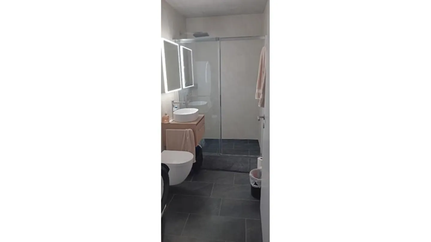 Appartement spacieux avec balcon - Photo 8 sur 10