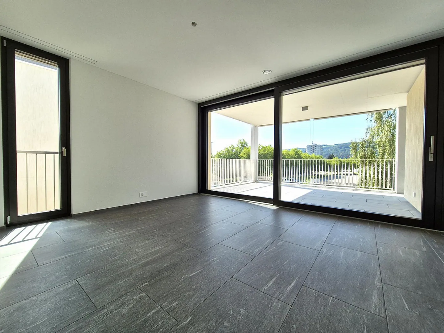 Comfort di Nuova Costruzione di Alta Qualità con Stile - Foto 1 di 13