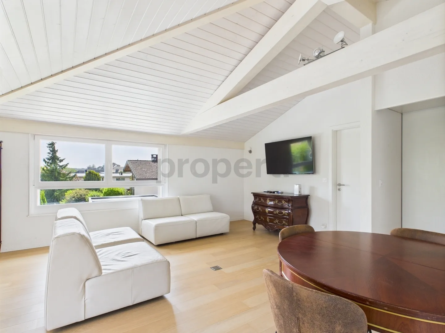 Appartement meublé avec terrasse à 2 pas de lONU  calme, confort &amp; services inclus - Photo 4 sur 12