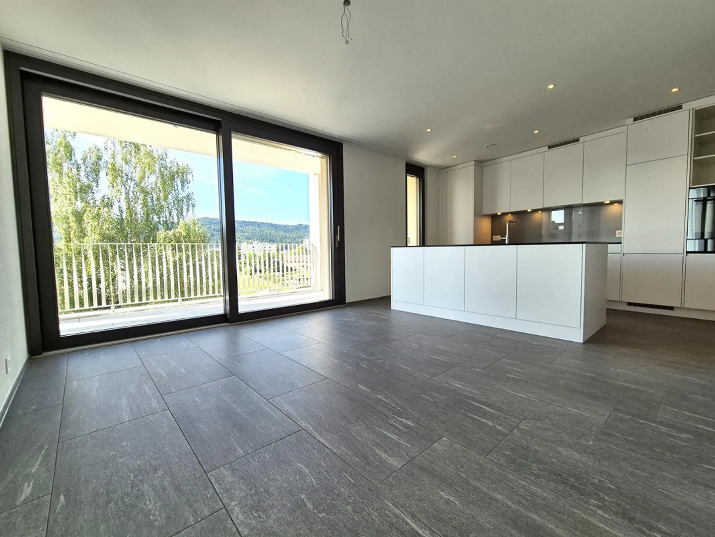 Comfort di Nuova Costruzione di Alta Qualità con Stile - Foto 2 di 13