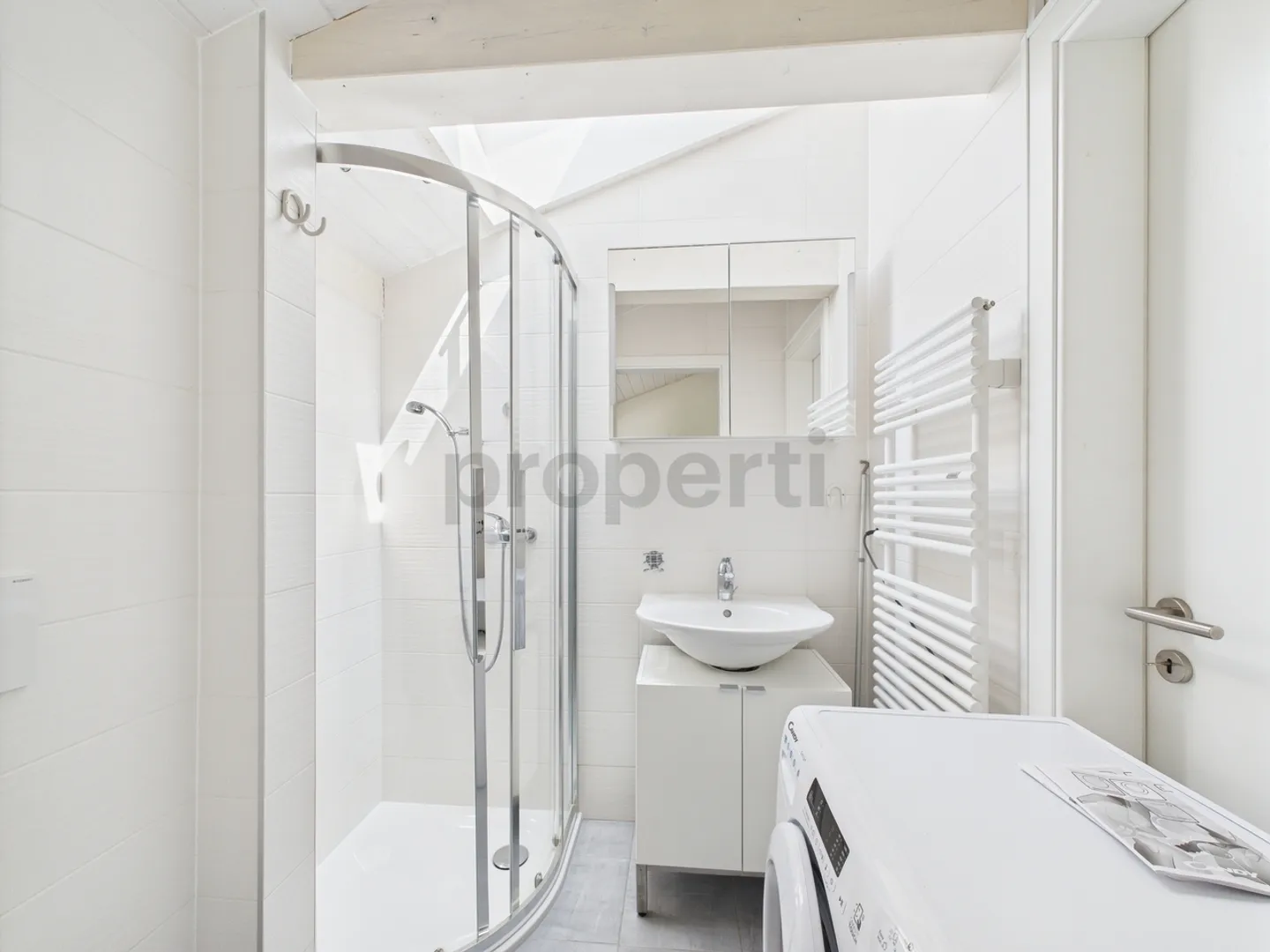 Appartement meublé avec terrasse à 2 pas de lONU  calme, confort &amp; services inclus - Photo 8 sur 12