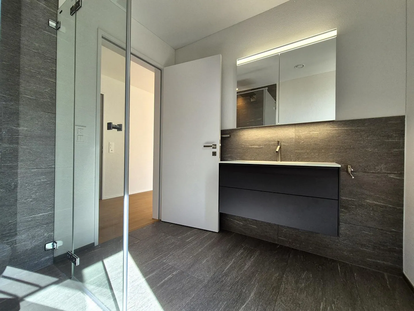 Comfort di Nuova Costruzione di Alta Qualità con Stile - Foto 7 di 13