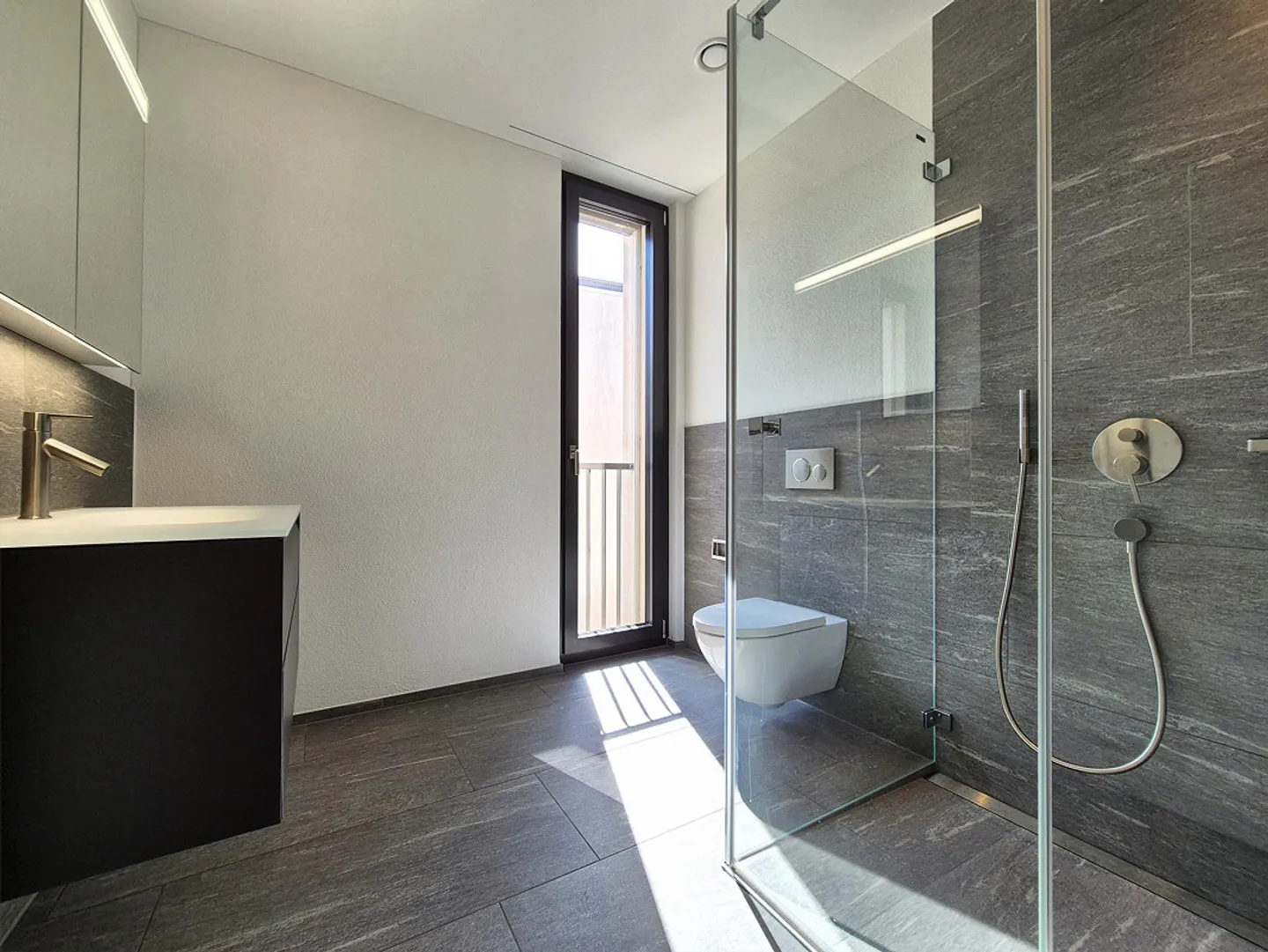 Comfort di Nuova Costruzione di Alta Qualità con Stile - Foto 8 di 13