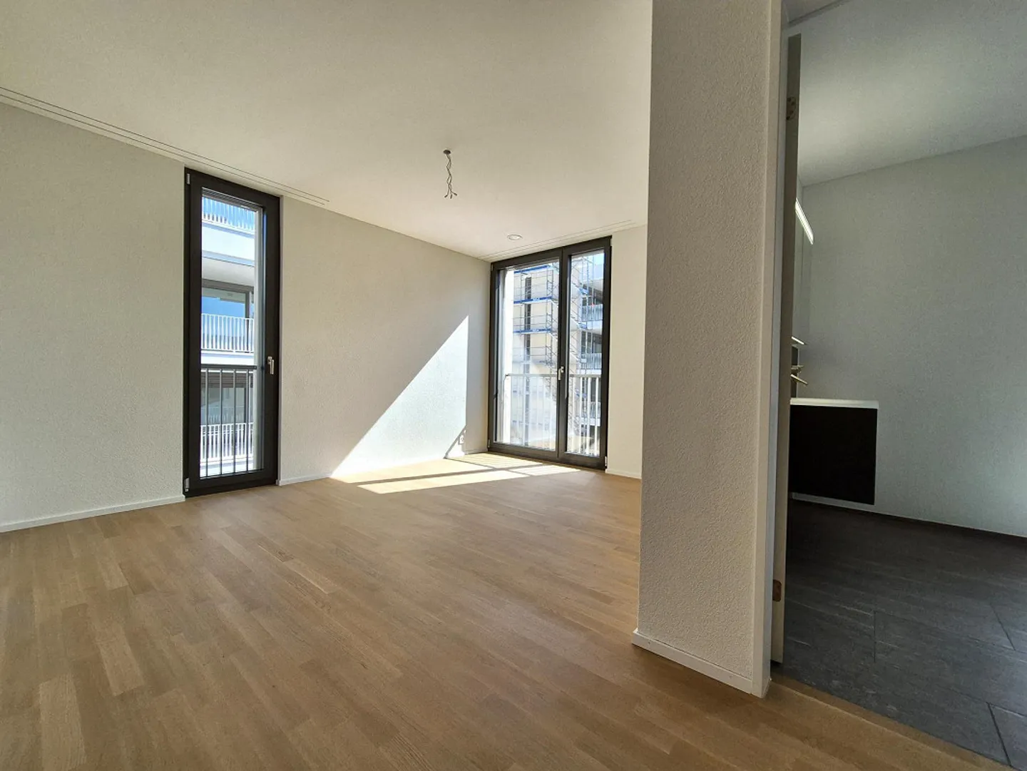 Comfort di Nuova Costruzione di Alta Qualità con Stile - Foto 5 di 13