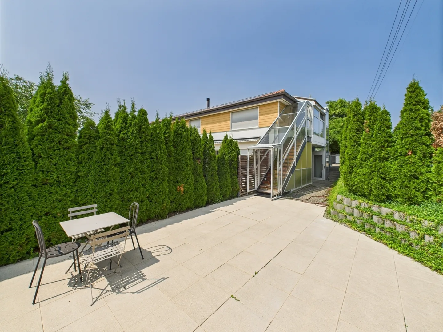 Appartement meublé avec terrasse à 2 pas de lONU  calme, confort &amp; services inclus - Photo 1 sur 12