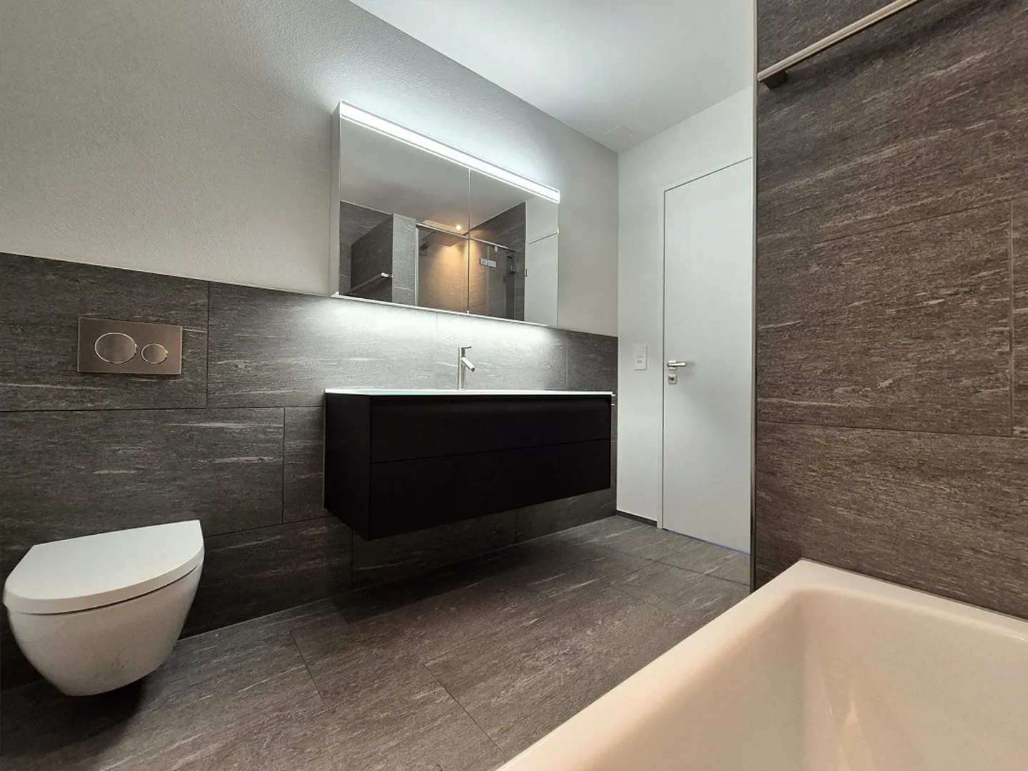 Comfort di Nuova Costruzione di Alta Qualità con Stile - Foto 11 di 13