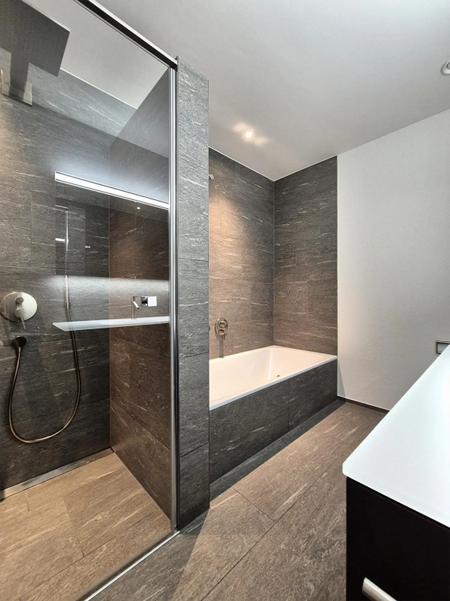 Comfort di Nuova Costruzione di Alta Qualità con Stile - Foto 12 di 13