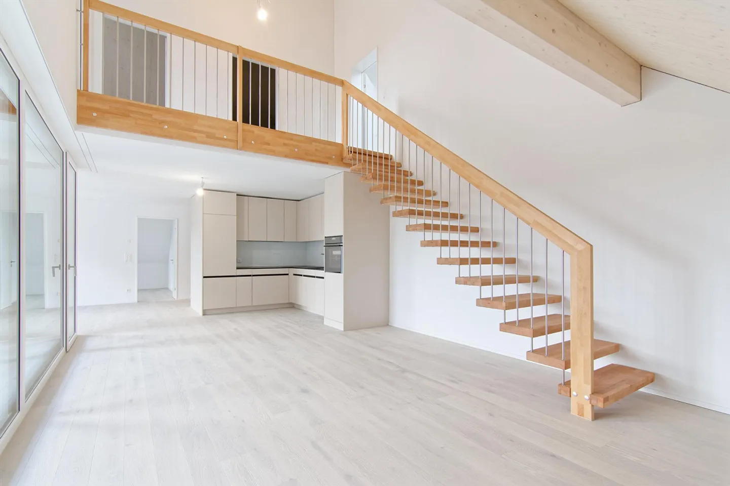 Appartamento attico attraente di 4,5 stanze con due logge - Foto 3 di 13