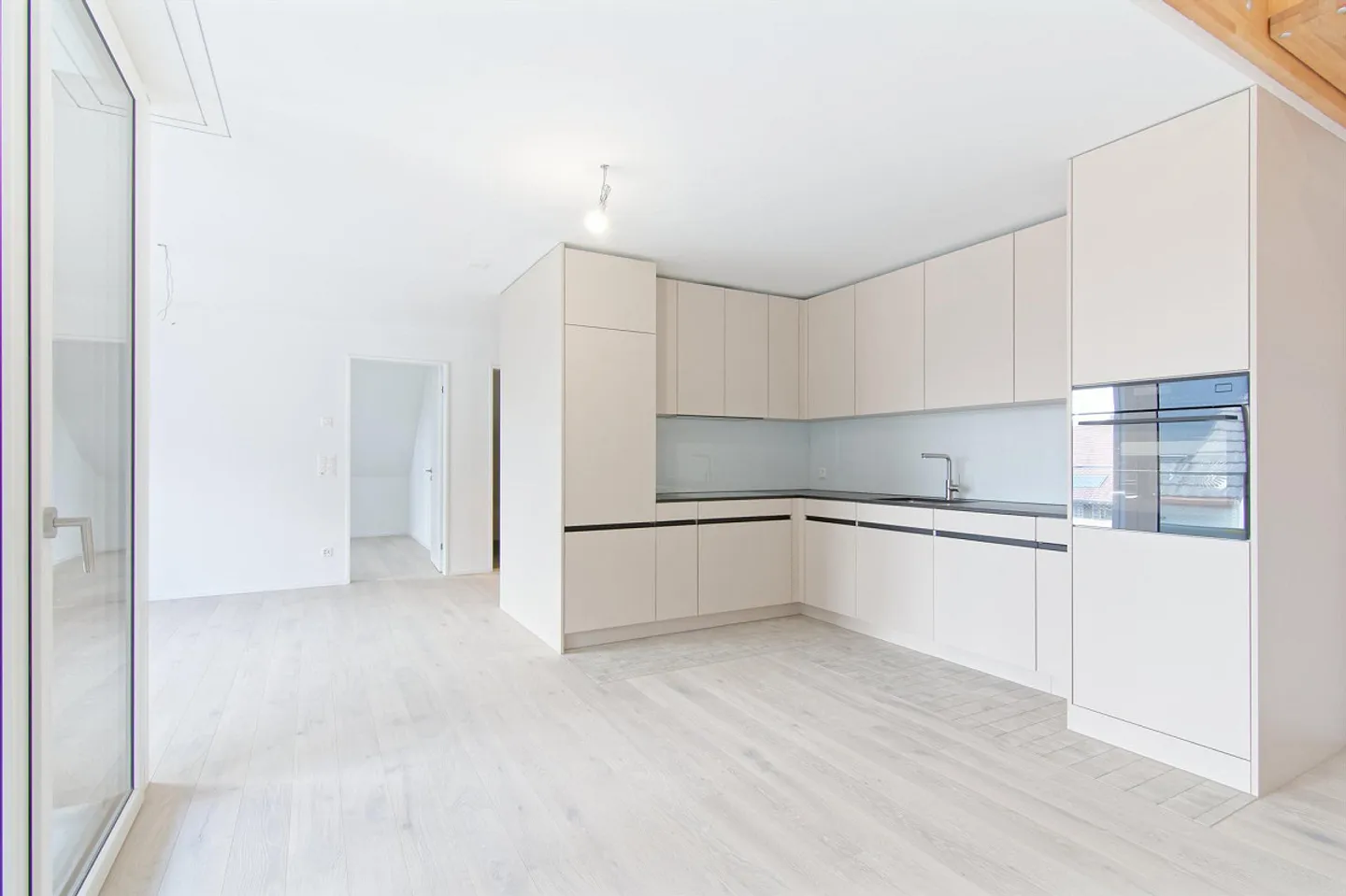 Appartamento attico attraente di 4,5 stanze con due logge - Foto 1 di 13