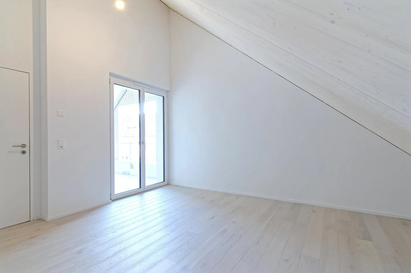 Appartamento attico attraente di 4,5 stanze con due logge - Foto 4 di 13
