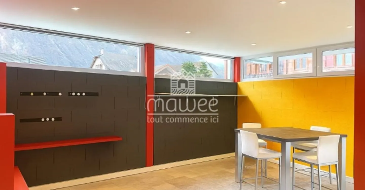 Mixed-use building for rent - Photo 1 of 7