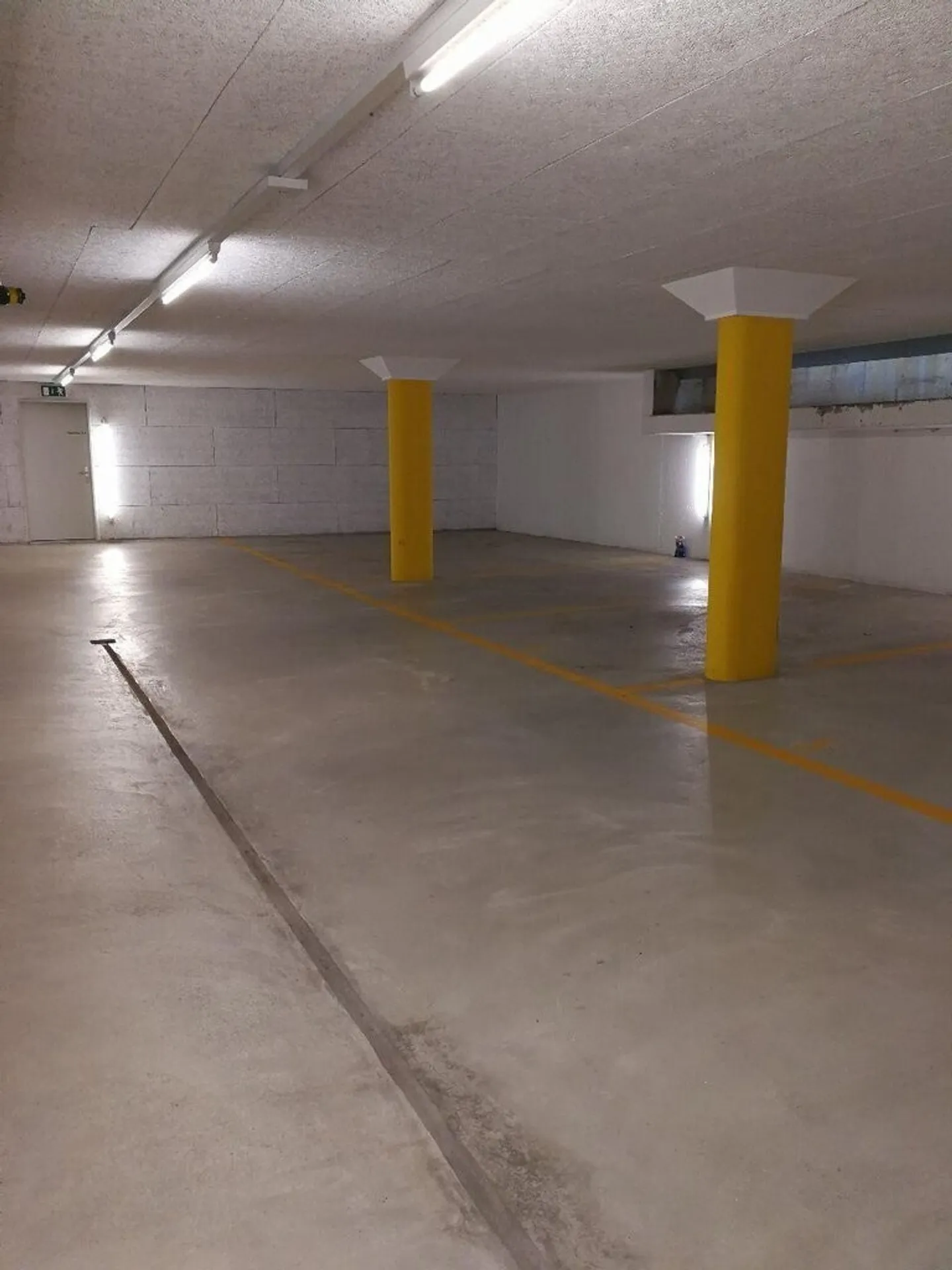 Posti auto a Feldmeilen disponibili subito - Foto 1 di 1