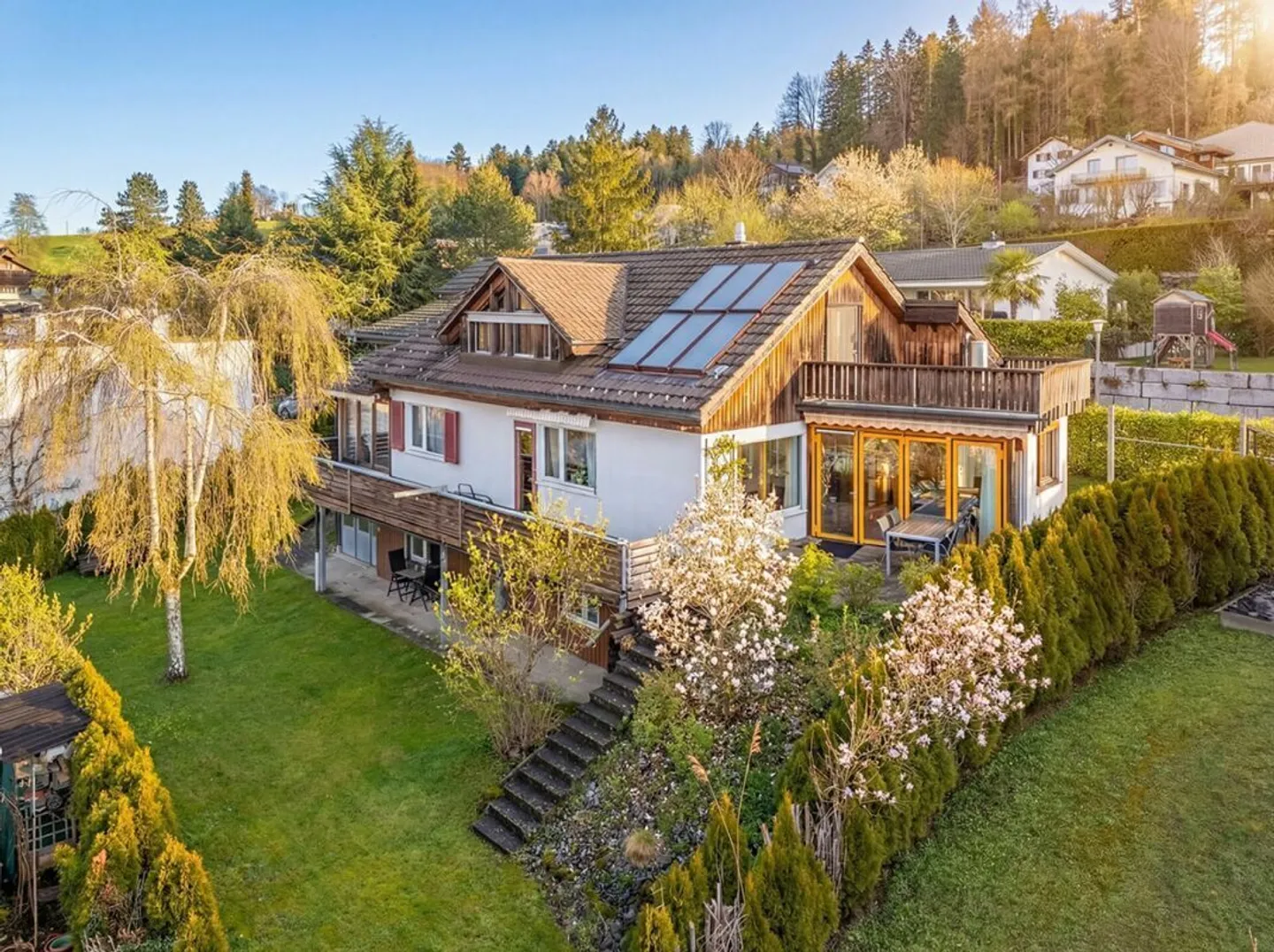 8.5-Room Single-Family House with Apartment in Rumlikon - Photo 1 of 14