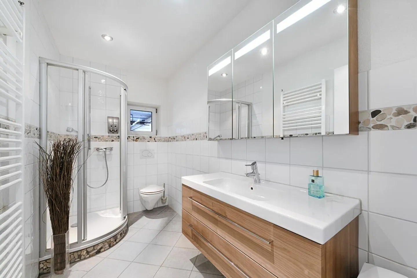 8.5-Room Single-Family House with Apartment in Rumlikon - Photo 6 of 14