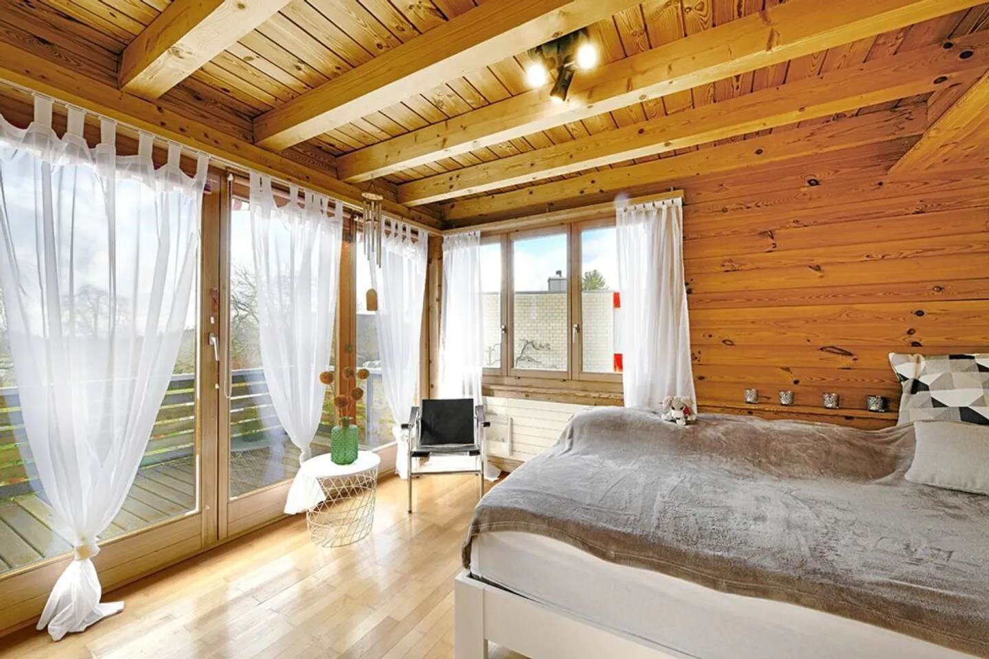 8.5-Room Single-Family House with Apartment in Rumlikon - Photo 7 of 14